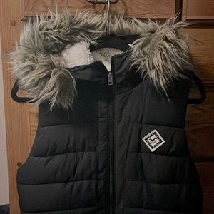 Hollister black vest . Size large